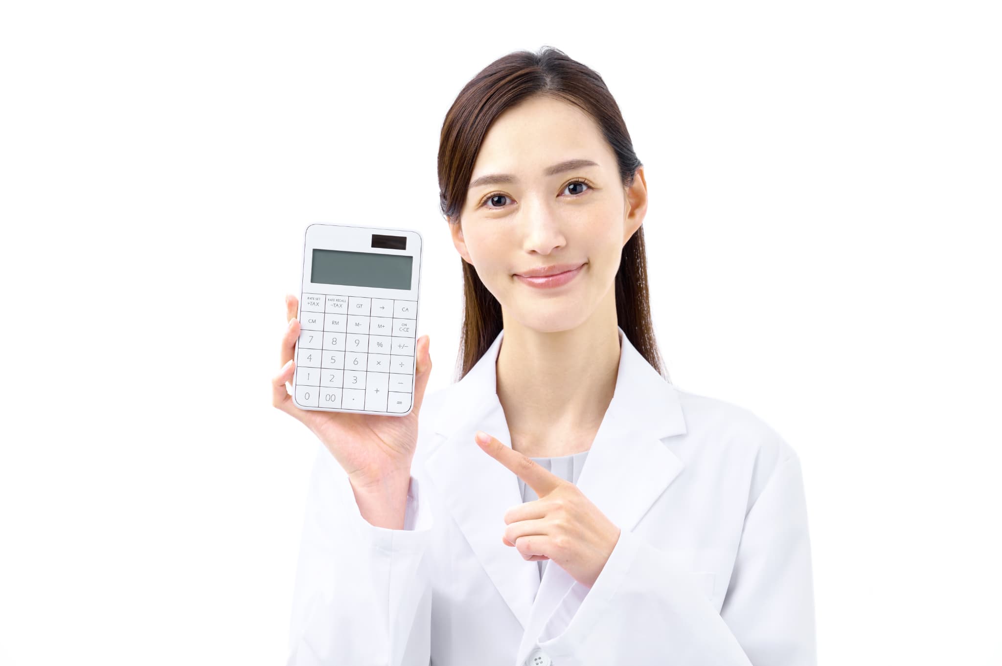 審美歯科の治療は保険適用の対象になるのか説明する歯科医師