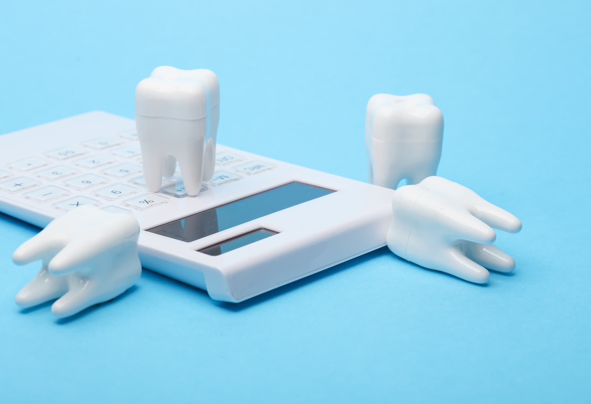 審美歯科の費用相場を説明するイメージ