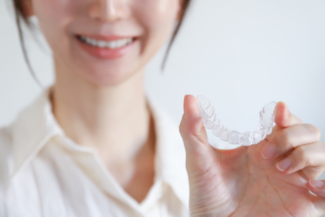 見た目を気にせず歯並びを整える「マウスピース矯正」とは?