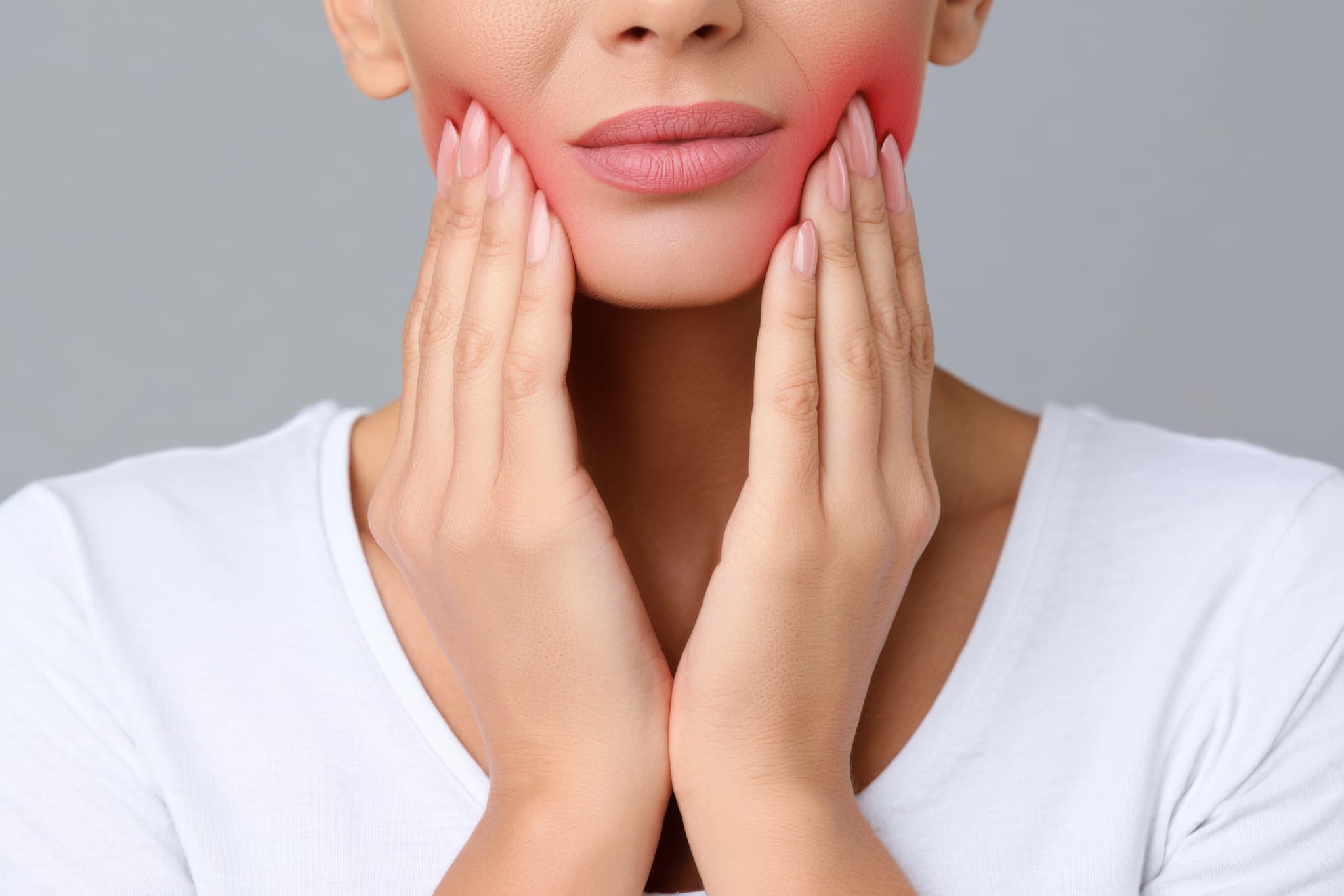 歯に強い痛みがある女性