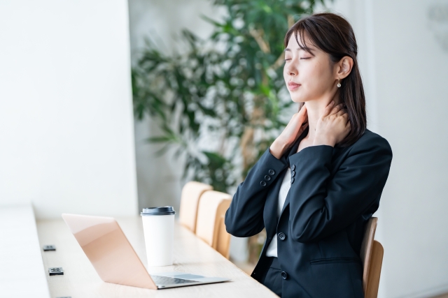 マッサージでも治らない「肩こり・頭痛」…実は顎のサインかも?