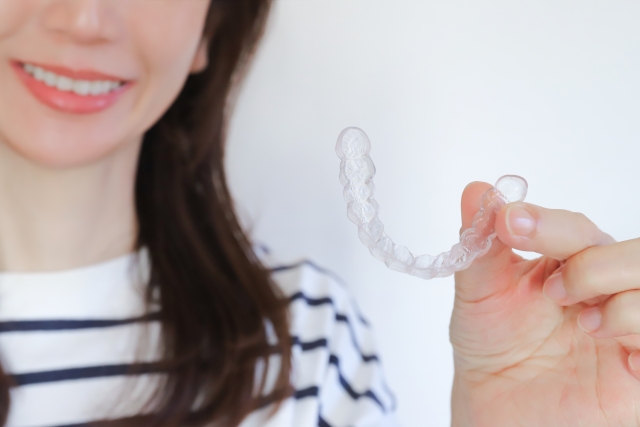 20代・30代が「マウスピース型矯正歯科装置」を選ぶ、本当の理由