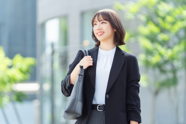 【広島市】大人の矯正歯科選び！仕事帰りや週末に通えるクリニックの基準と費用相場